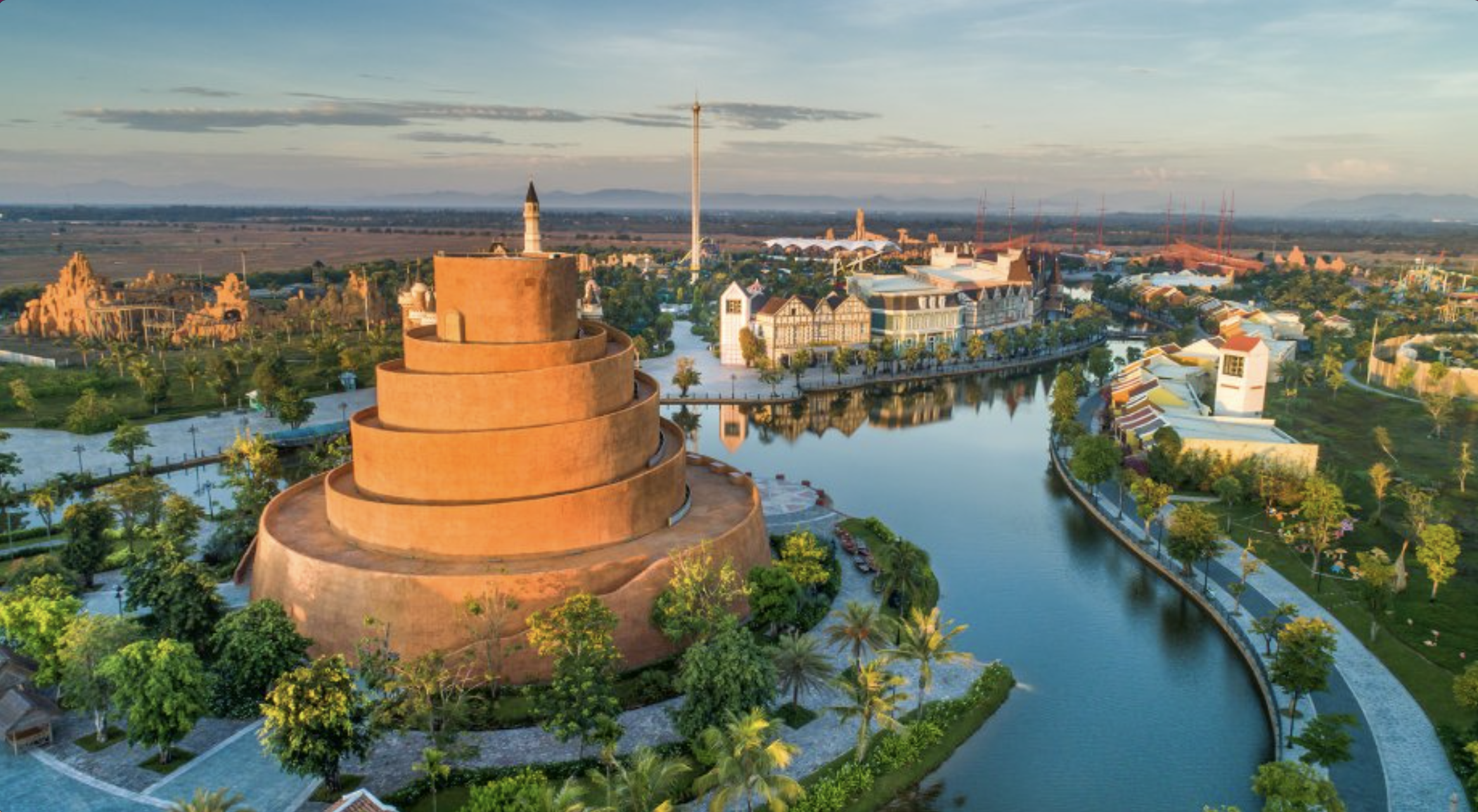 複合型テーマパーク「ヴィンワンダーズ・ナム・ホイアン」到着